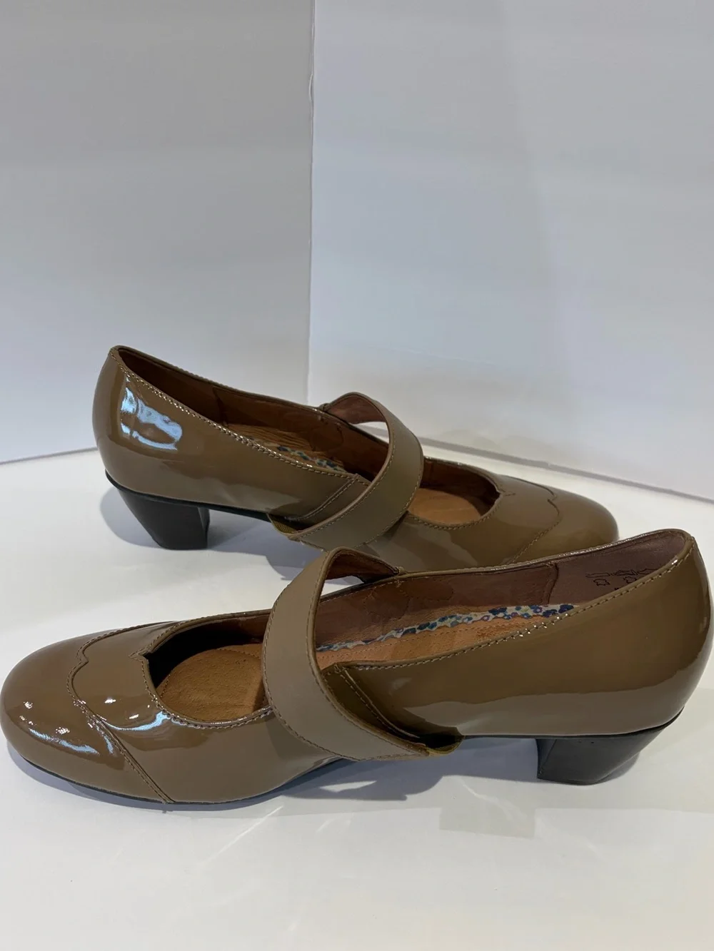 Hotter Emerald Comfort Concept Patent Mary Jane Heels 10 NWOT